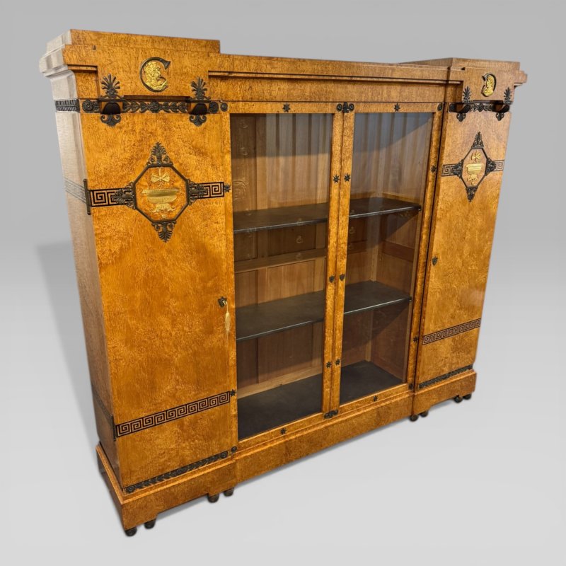 Antique French Neoclassical Maple Breakfront Display Cabinet Mercier Frères - Image 3