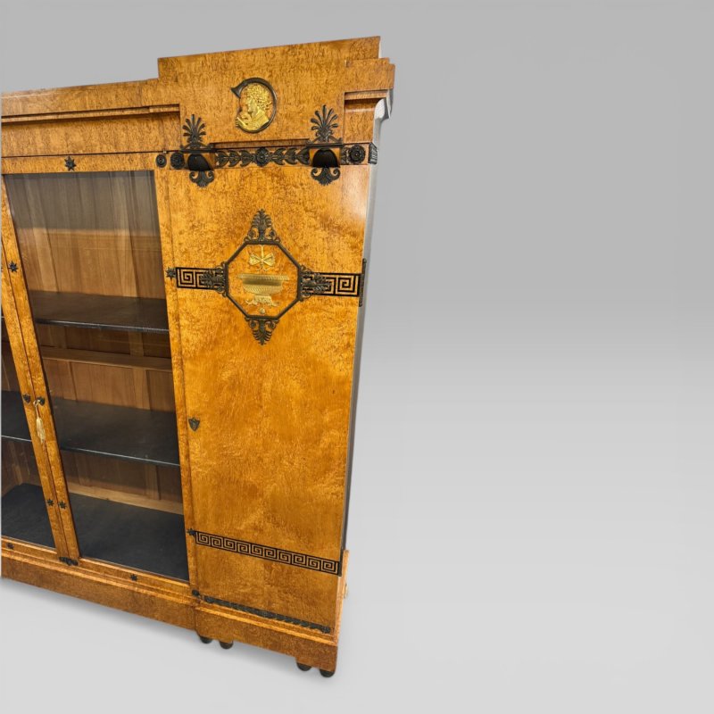 Antique French Neoclassical Maple Breakfront Display Cabinet Mercier Frères - Image 5