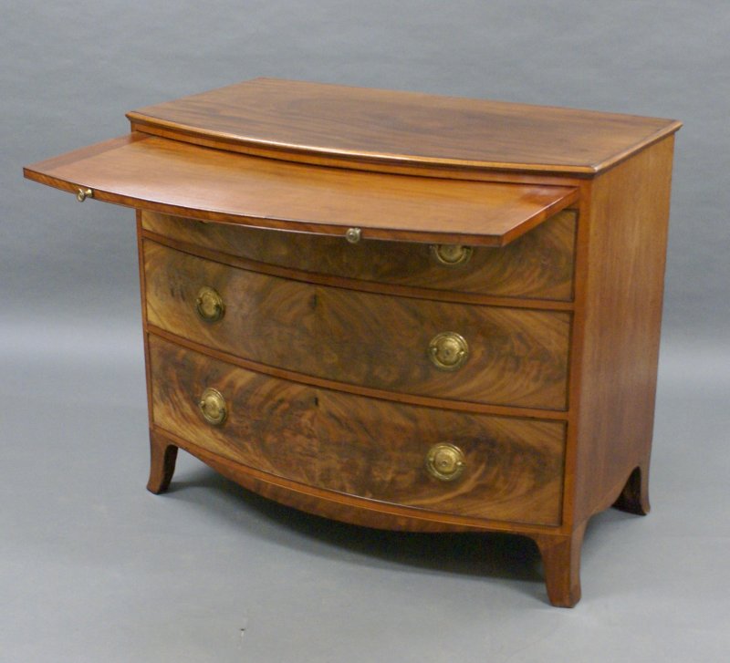 George III Mahogany & Satinwood Bow-Fronted Chest - Image 2