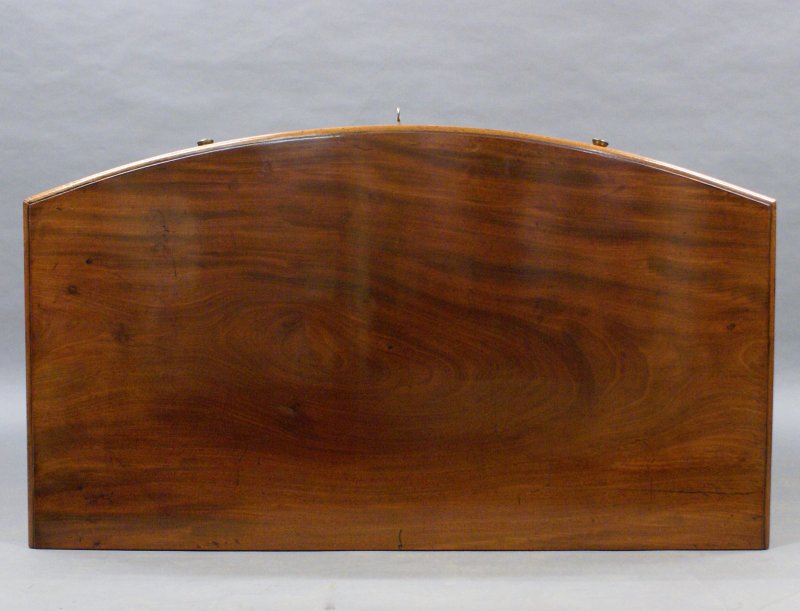 George III Mahogany & Satinwood Bow-Fronted Chest - Image 4