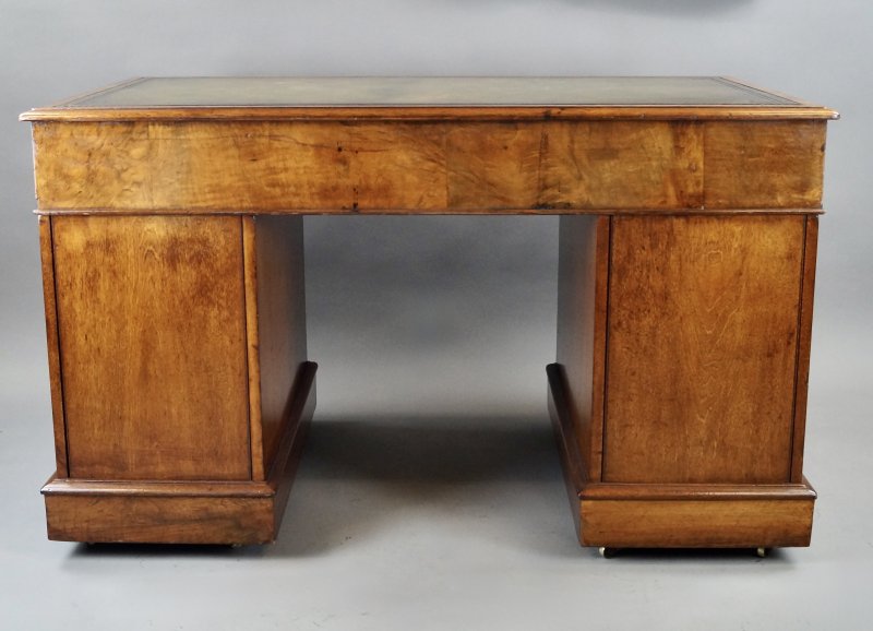 A Victorian Burr Walnut Pedestal Desk - Image 4