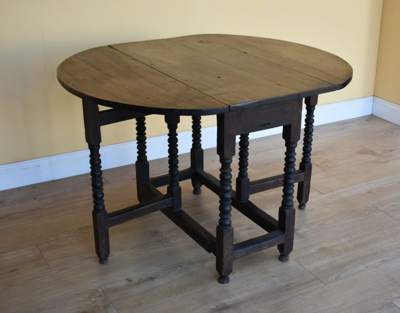 18th Century Oak Gateleg Table