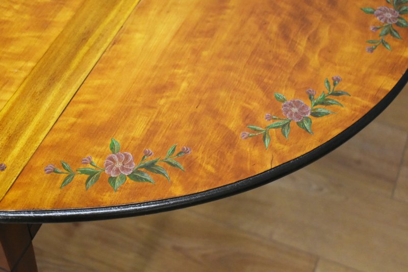 20th Century Edwardian Mahogany Hand Painted Satinwood Pembroke Table - Image 10