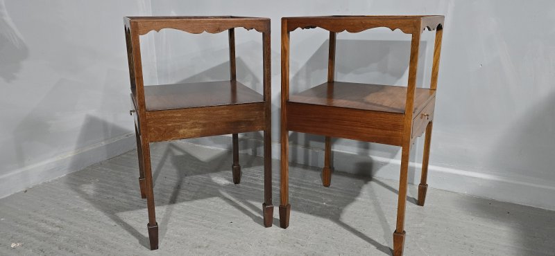 Good Pair Georgian Mahogany Night Lamp Tables - Image 4