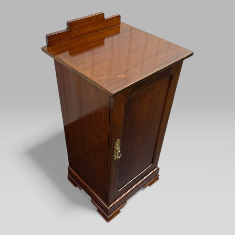Antique Mahogany Bedside Cabinet / Pot Cupboard with Ogee Feet - Image 3