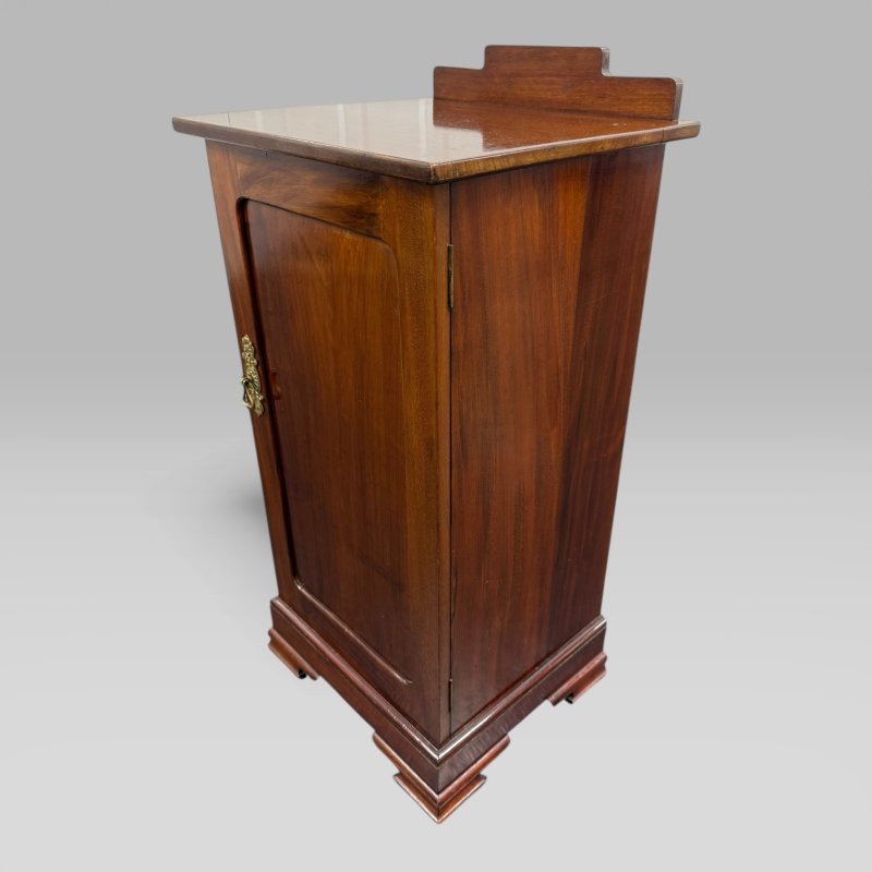 Antique Mahogany Bedside Cabinet / Pot Cupboard with Ogee Feet - Image 9