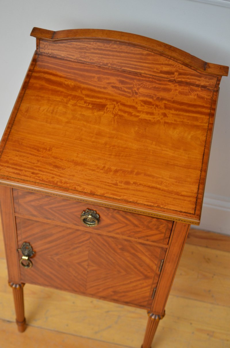 English Edwardian Satinwood Bedside Cupboard - Image 4