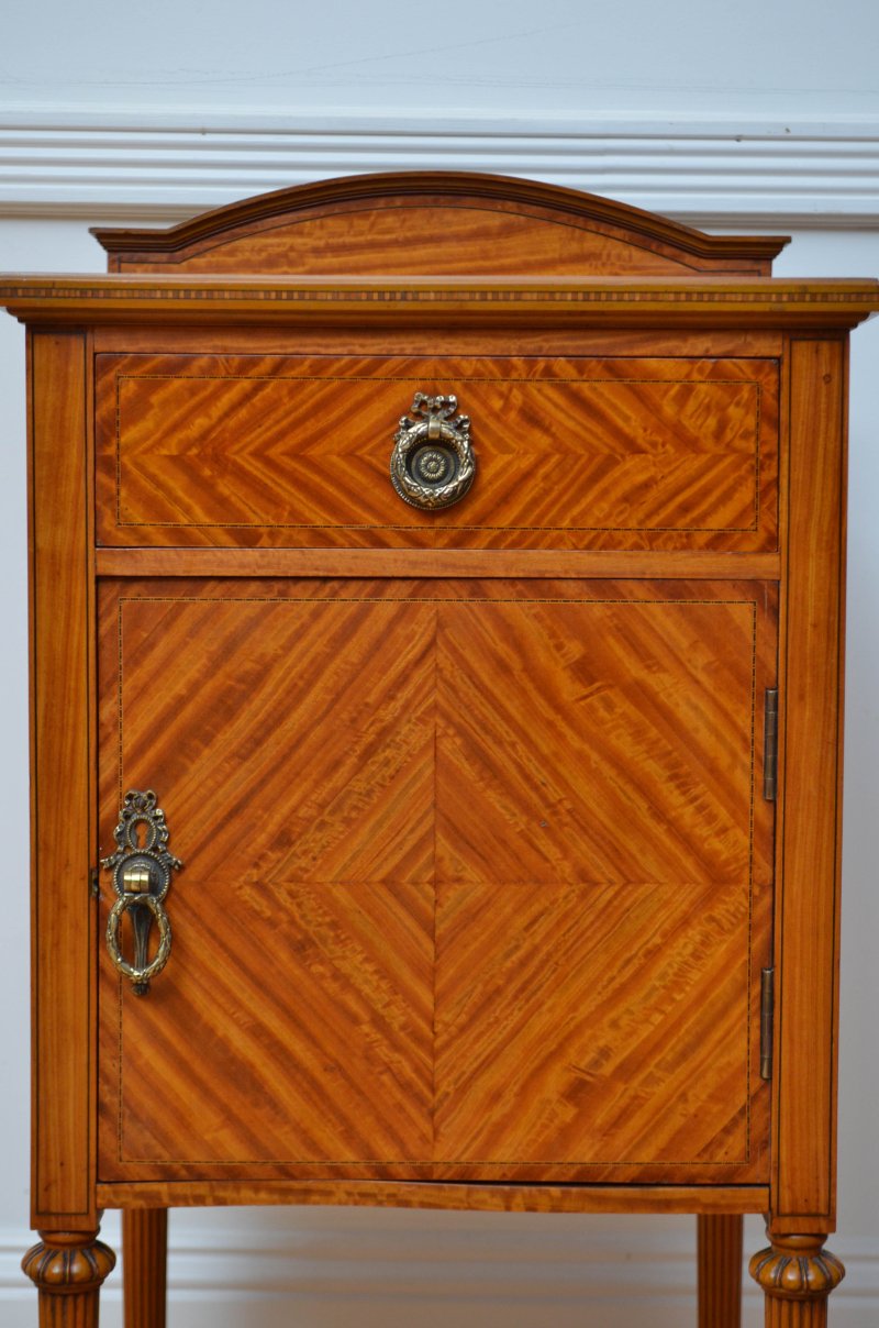 English Edwardian Satinwood Bedside Cupboard - Image 7