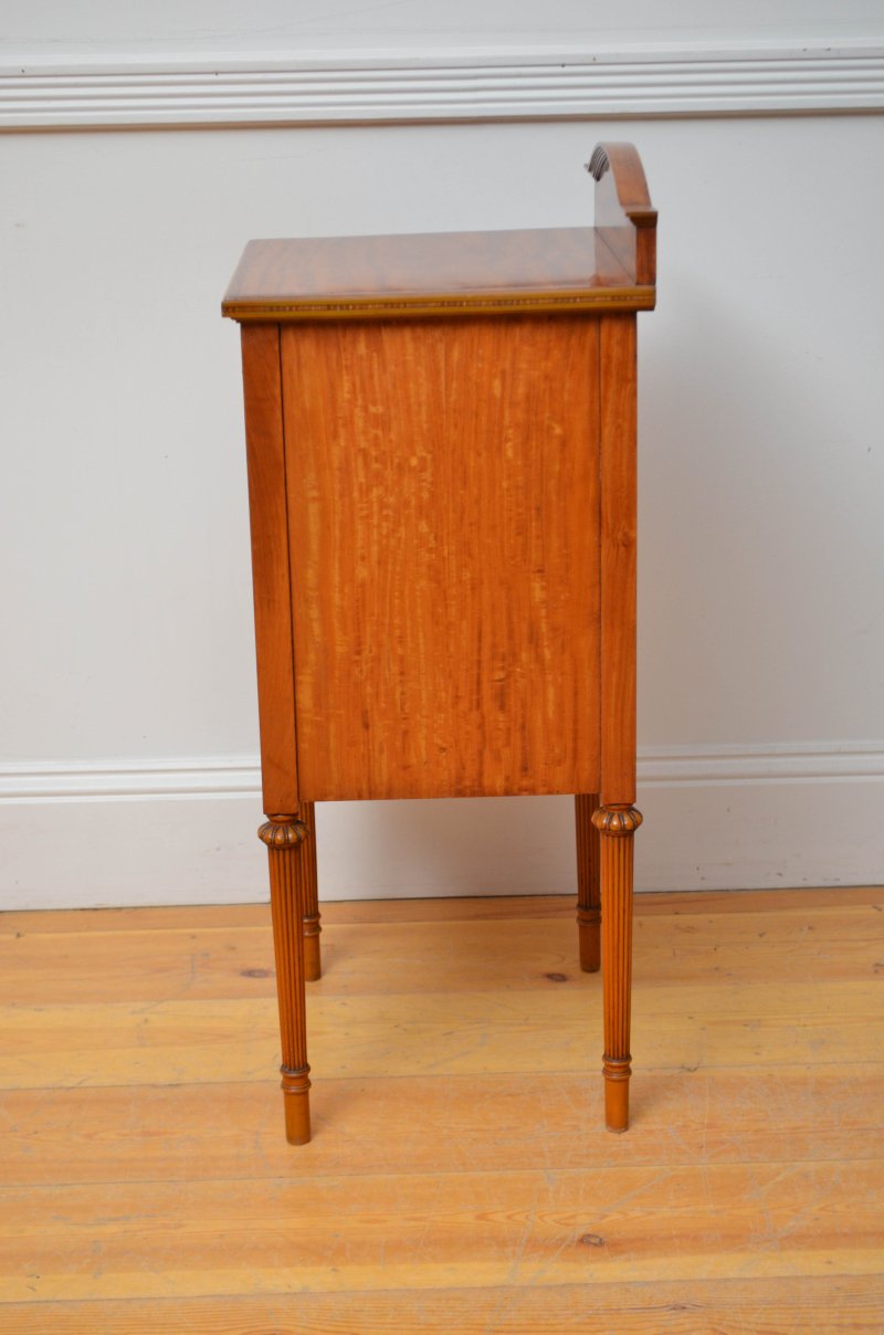 English Edwardian Satinwood Bedside Cupboard - Image 9