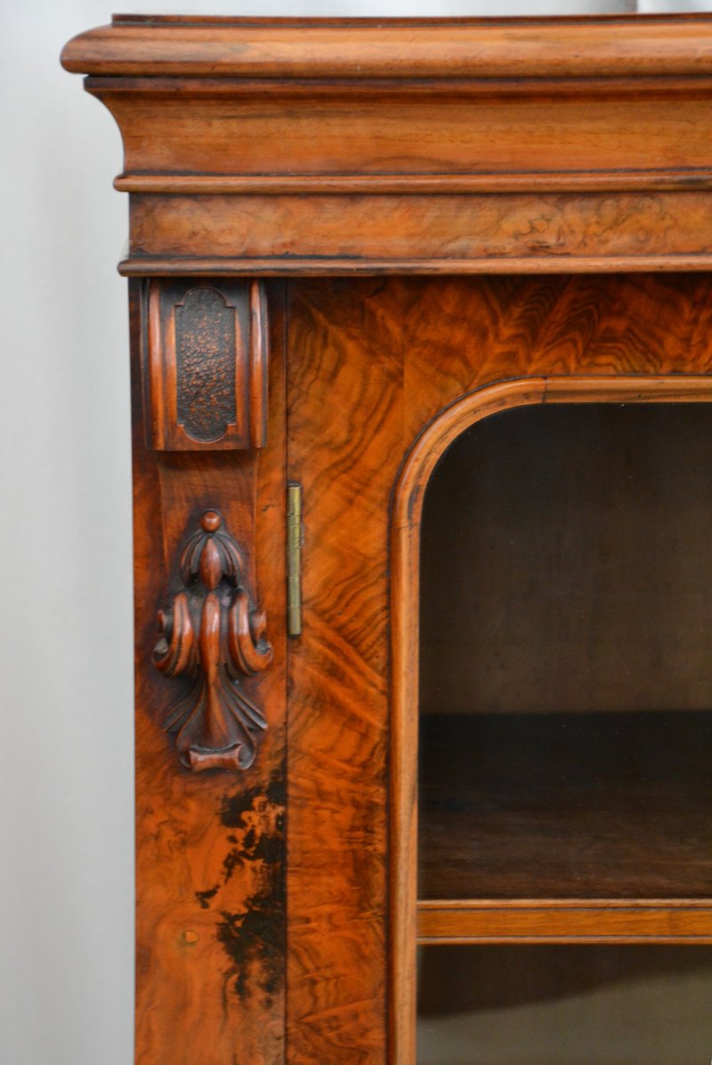 English Victorian Bookcase In Figured Walnut - Image 5