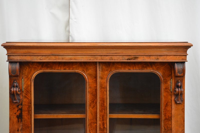 English Victorian Bookcase In Figured Walnut - Image 6