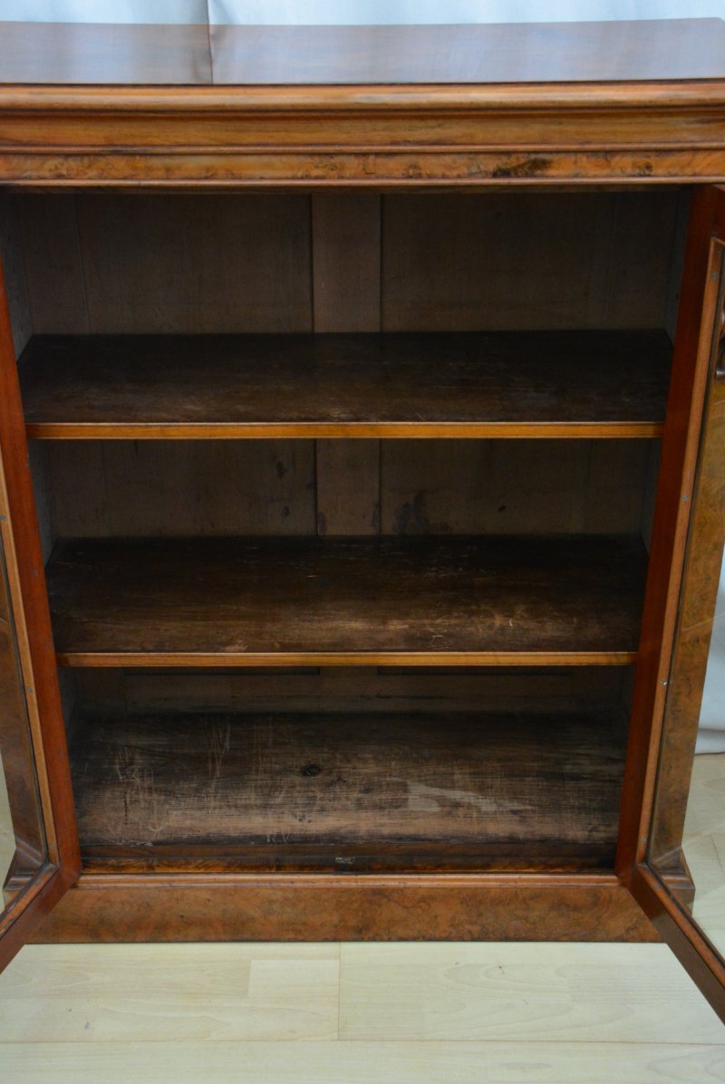 English Victorian Bookcase In Figured Walnut - Image 9