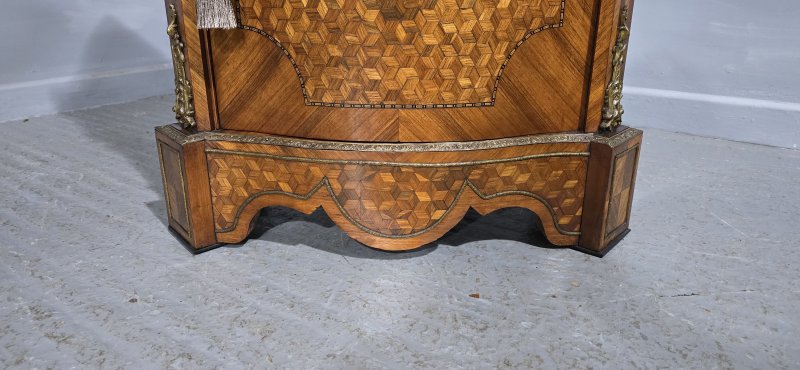 Outstanding French Serpentine Side Cabinet - Image 4