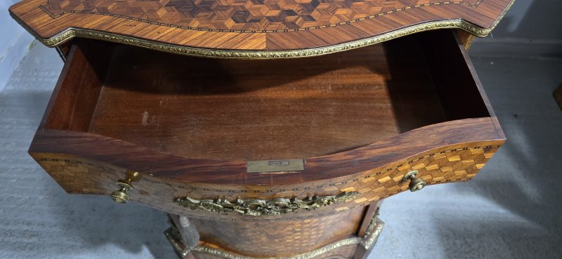 Outstanding French Serpentine Side Cabinet - Image 7