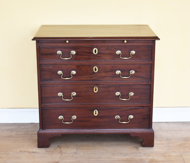 George III Mahogany Chest Of Drawers - Image 2