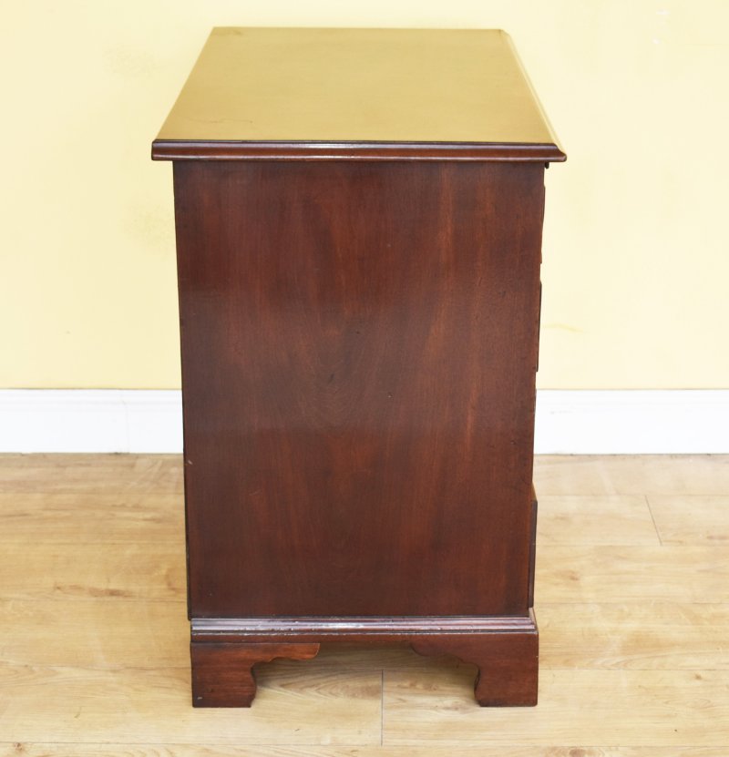 George III Mahogany Chest Of Drawers - Image 5