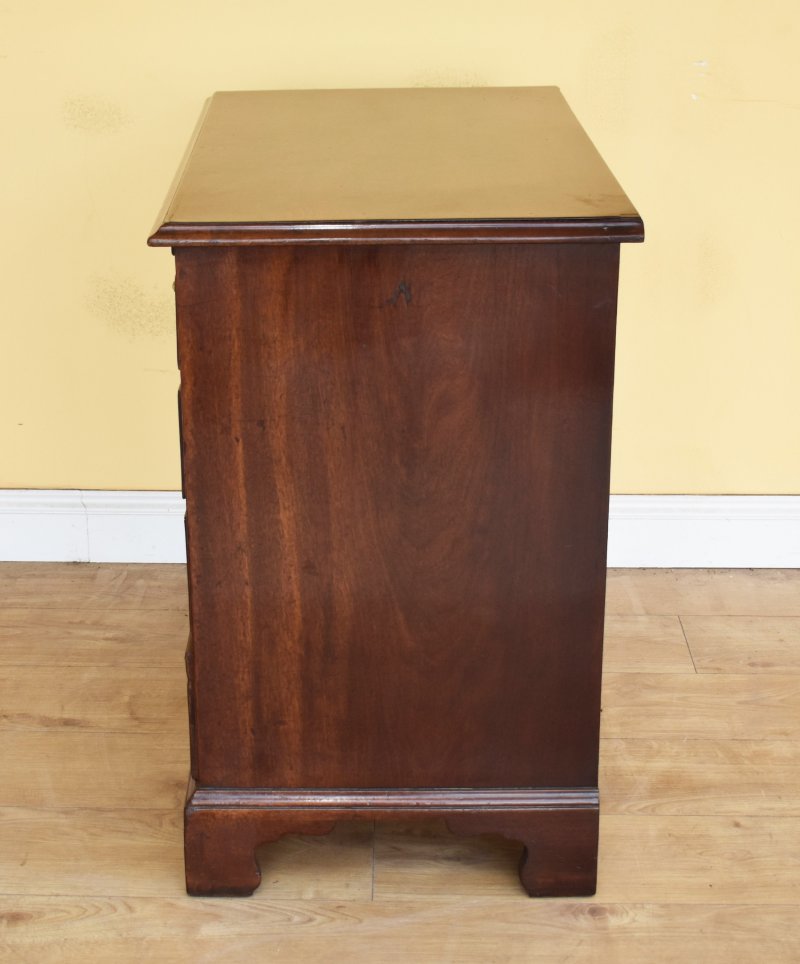 George III Mahogany Chest Of Drawers - Image 6