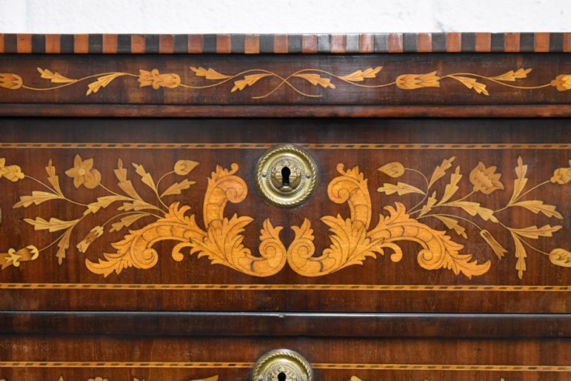 18th Century Dutch Marquetry Chest Of Drawers - Image 3