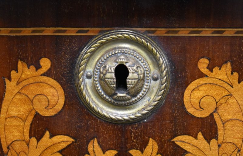 18th Century Dutch Marquetry Chest Of Drawers - Image 4