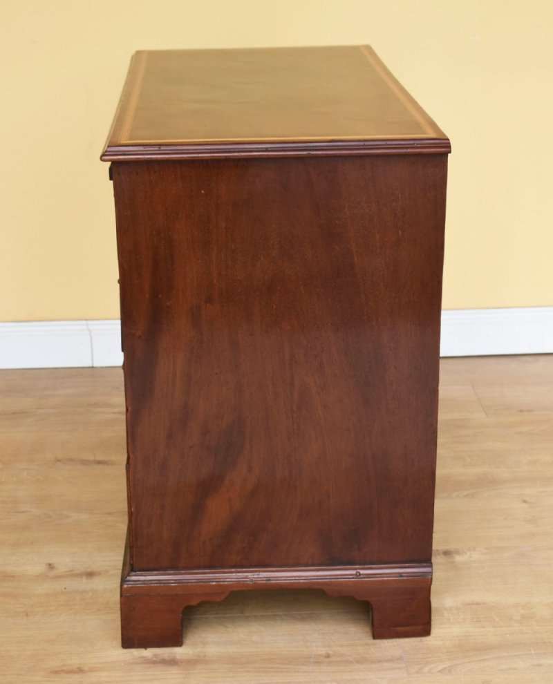 George III Mahogany Chest Of Drawers - Image 3