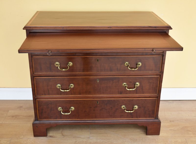 George III Mahogany Chest Of Drawers - Image 5