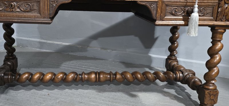 Super Carved Oak Desk - Image 5