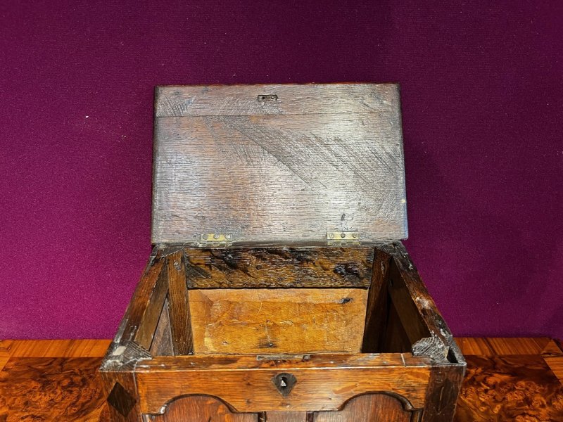 A Rare Late 18th Century Miniature Oak Box. - Image 4