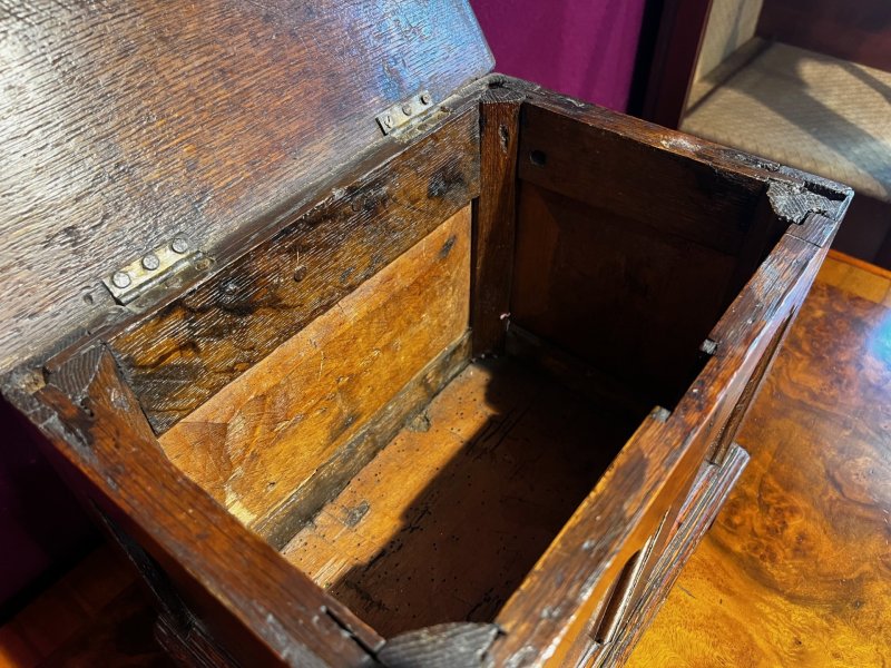 A Rare Late 18th Century Miniature Oak Box. - Image 5