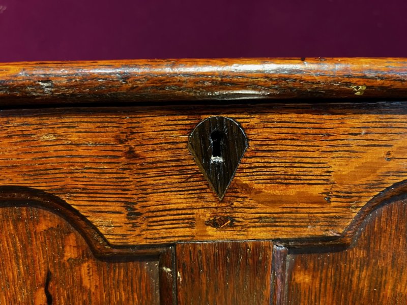 A Rare Late 18th Century Miniature Oak Box. - Image 11
