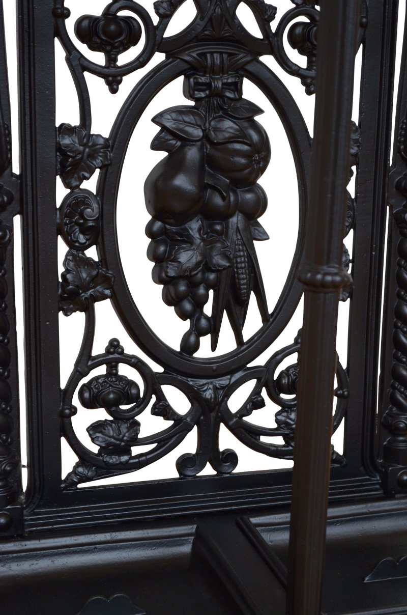 English Victorian Cast Iron Umbrella Stand - Image 7