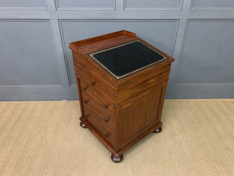 Gillows Early Victorian Mahogany Davenport