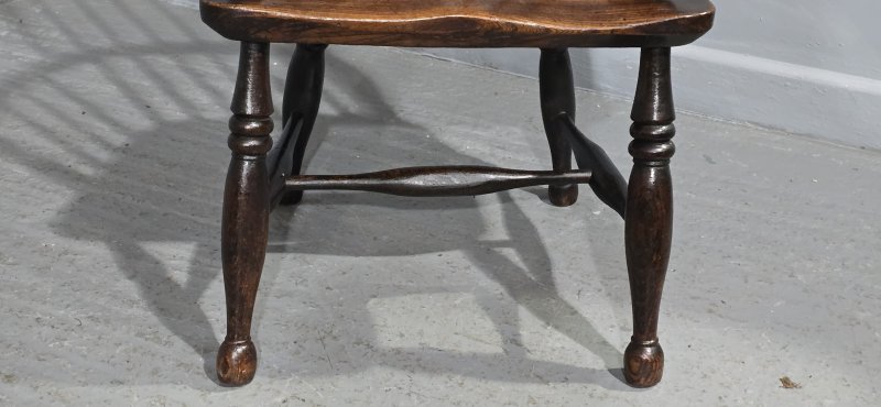 Elm Windsor Chair - Image 4