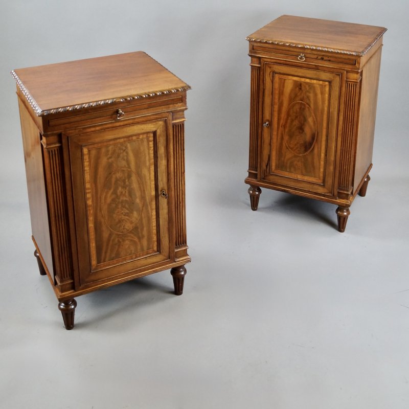 A Pair Of Mahogany Bedside Cupboards - Image 2