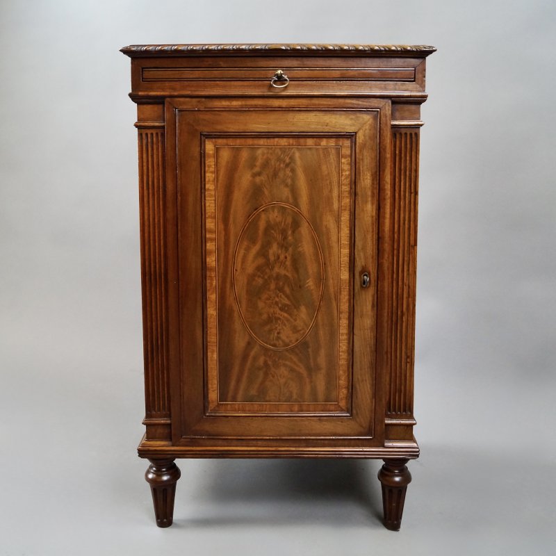 A Pair Of Mahogany Bedside Cupboards - Image 5