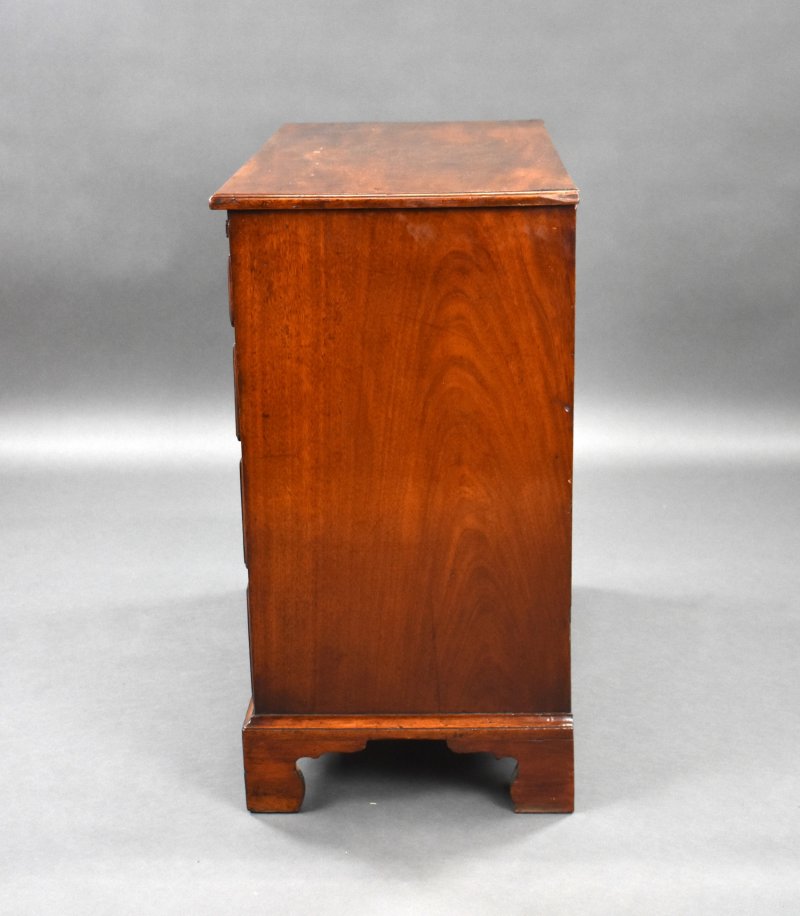 George III Mahogany Bachelors Chest - Image 5