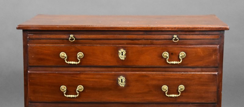 George III Mahogany Bachelors Chest - Image 8
