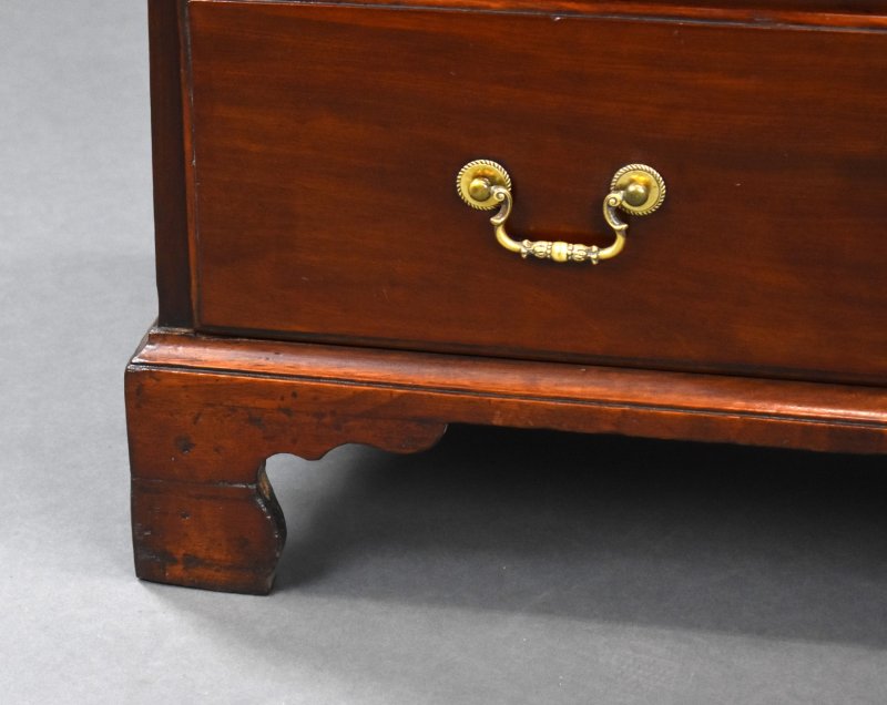 George III Mahogany Bachelors Chest - Image 9