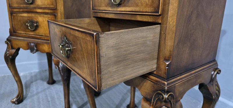 Top Quality Queen Anne Walnut Bedside Chest of Drawers - Image 4