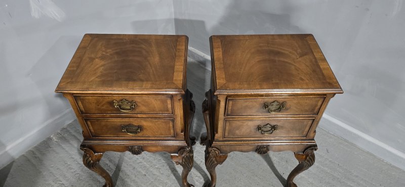 Top Quality Queen Anne Walnut Bedside Chest of Drawers - Image 8