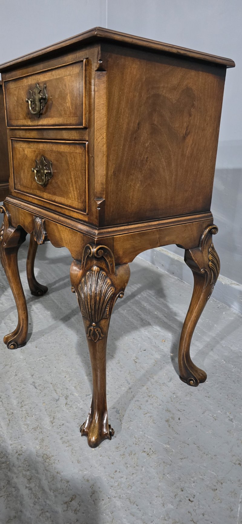 Top Quality Queen Anne Walnut Bedside Chest of Drawers - Image 5