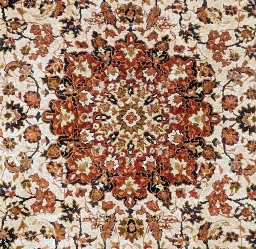 Pretty Kashmir Silk Carpet - Image 3