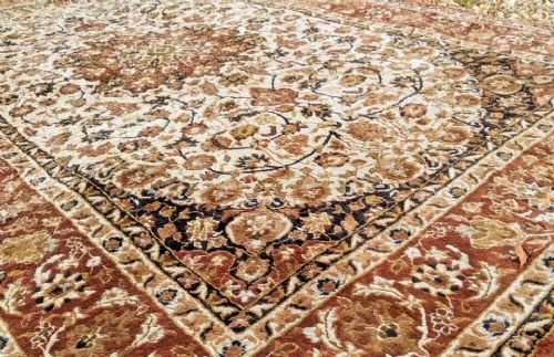 Pretty Kashmir Silk Carpet - Image 4