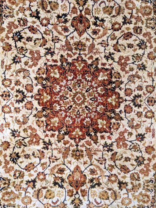 Pretty Kashmir Silk Carpet - Image 5