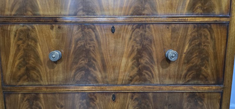 Top Quality Mahogany Linen Press of Small Proportions - Image 14