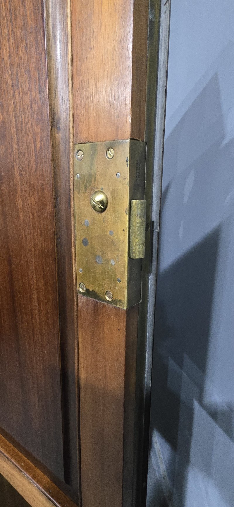 Top Quality Mahogany Linen Press of Small Proportions - Image 10