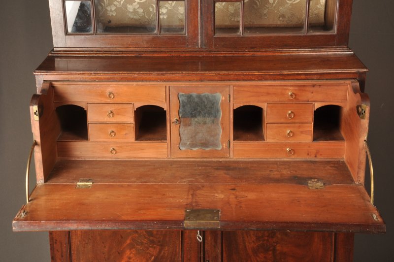 Fine 18th Century Mahogany Secrataire Bookcase - Image 5