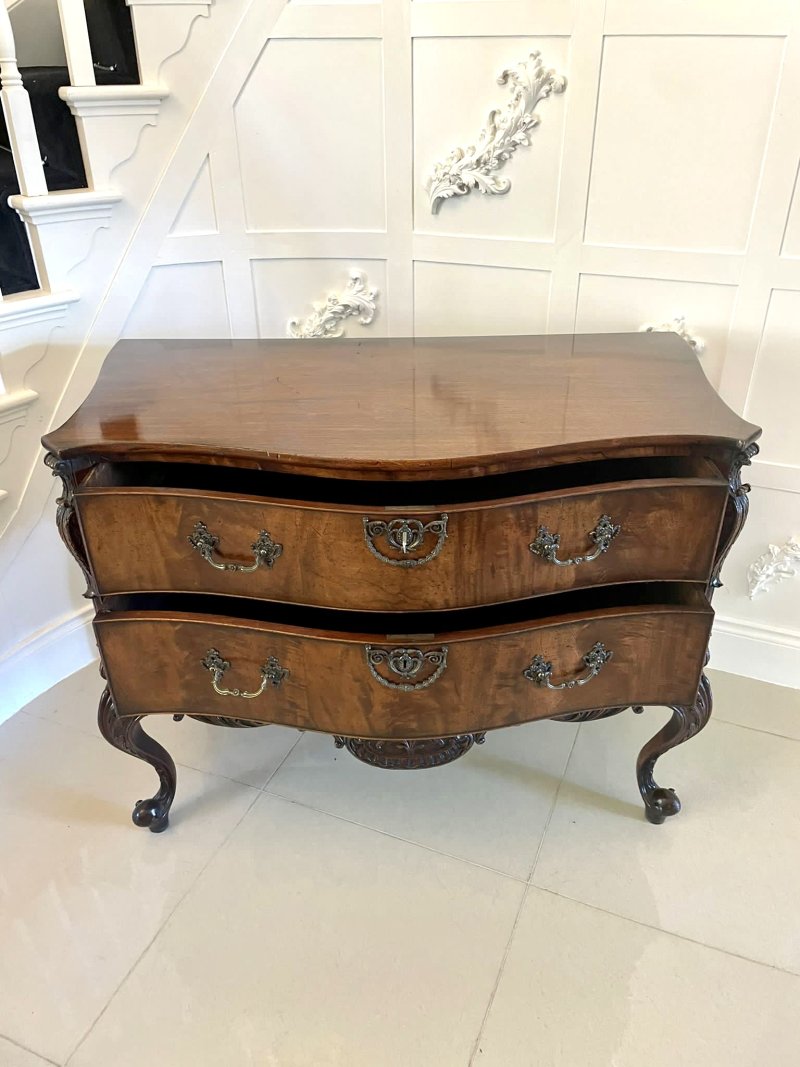 Outstanding Quality Antique Victorian Figured Mahogany Serpentine Shaped Chest of Drawers - Image 4