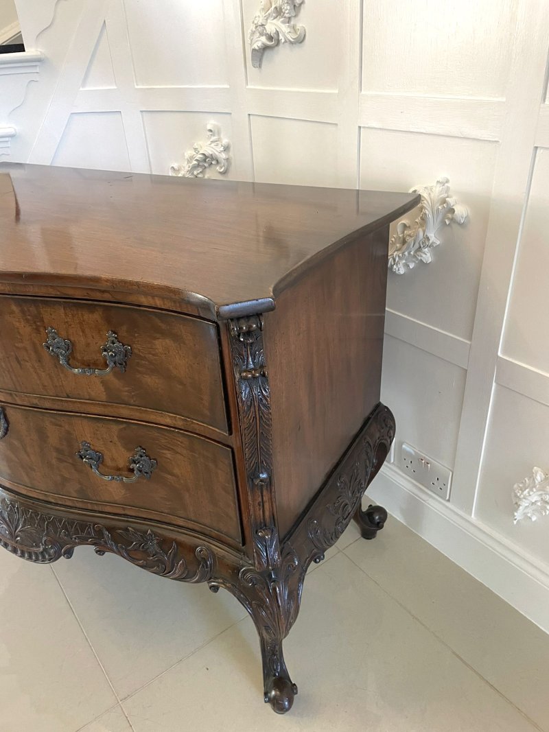 Outstanding Quality Antique Victorian Figured Mahogany Serpentine Shaped Chest of Drawers - Image 6