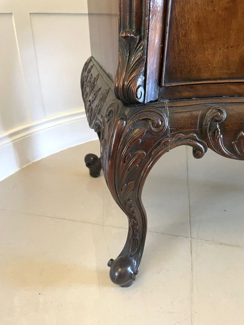 Outstanding Quality Antique Victorian Figured Mahogany Serpentine Shaped Chest of Drawers - Image 12