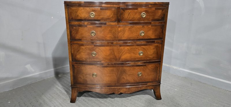 Georgian Bowed Mahogany Chest of Drawers - Image 4